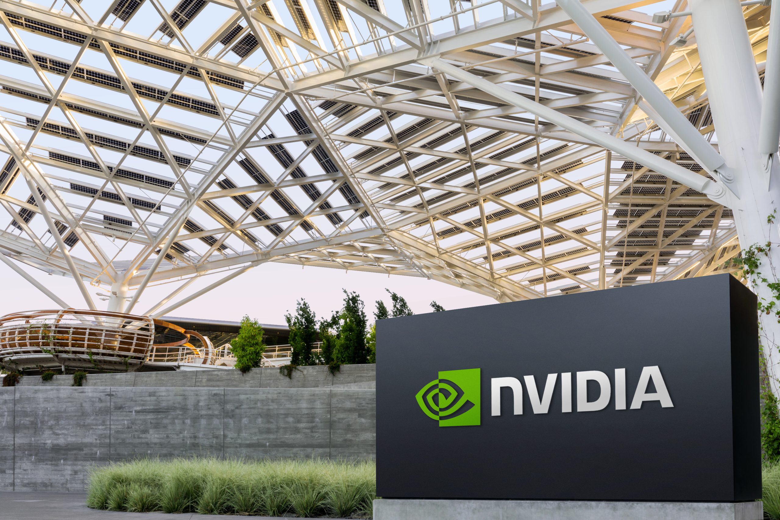 Apparently, a drop in the stock price of one of Nvidia's vendors has caused its stock to fall. Currently, Nvidia's market value is 1.9 trillion dollars.